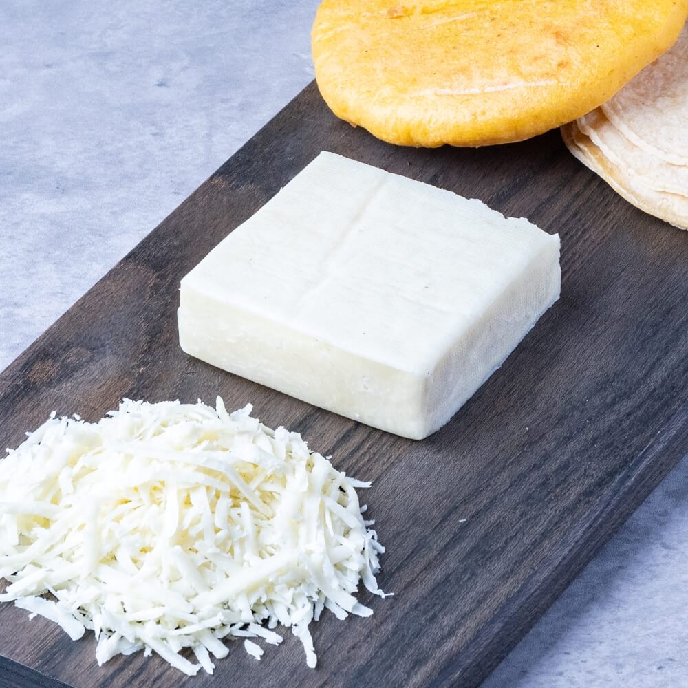 
                  
                    Lolas Queso Tipo Llanero Venezolano - Semi-hard White Cheese 200g
                  
                